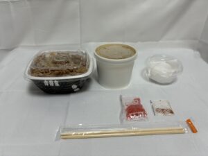 吉野家でテイクアウトした牛丼と冷汁のセット