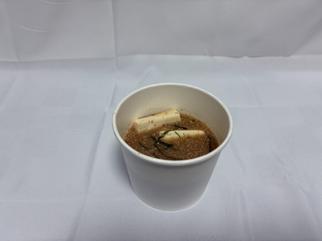 吉野家の冷汁の中身。すりごま・豆腐・青ねぎが入っている